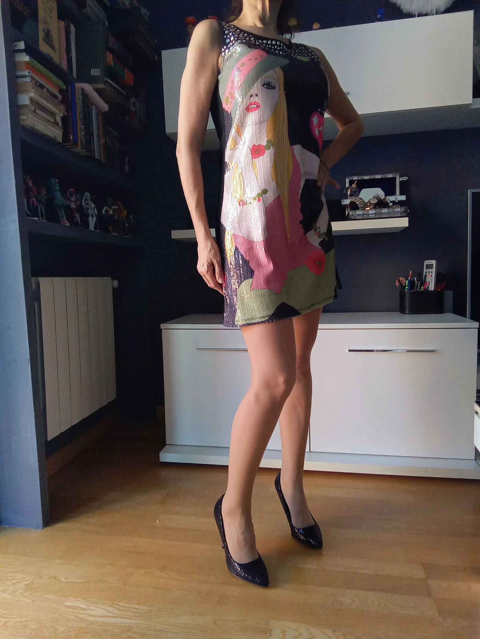 Meerkleurige jurk met pailletten en studs – photo 6